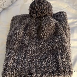 Barefoot Dreams CozyChic Pom Pom Beanie & Scarf - BRAND NEW
